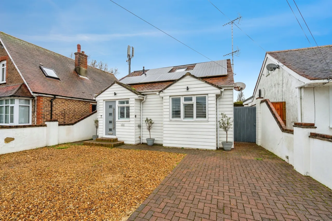 3 bed house for sale — Hewarts Lane, Bognor Regis