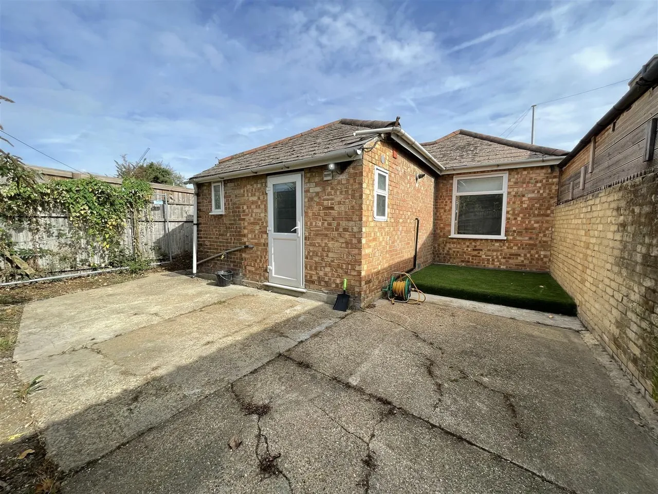 2 bed house to rent, St. Stephens Road, Yiewsley