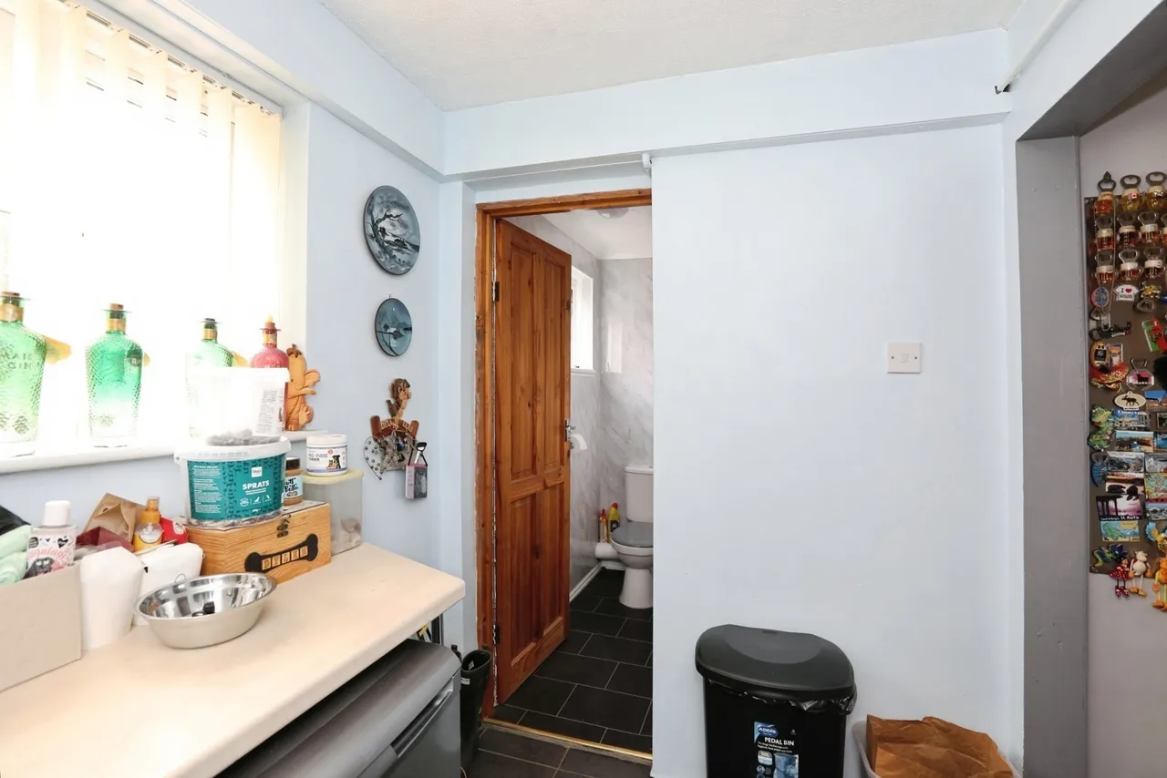 Lodge Close, Crawley, RH11, photo 17
