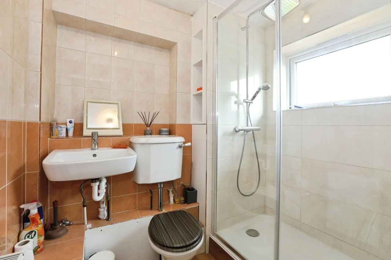 Lodge Close, Crawley, RH11, photo 14