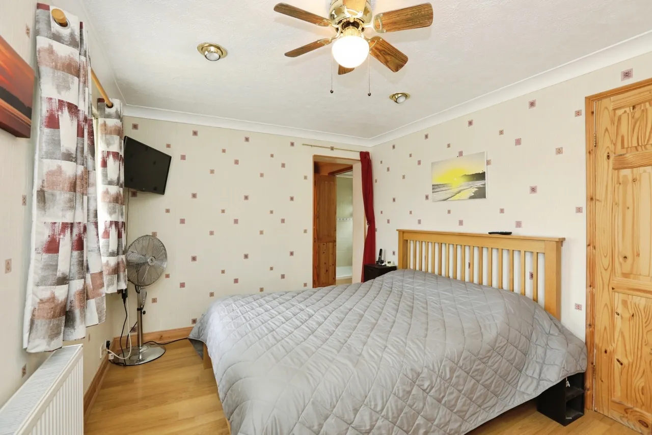 Lodge Close, Crawley, RH11, photo 9