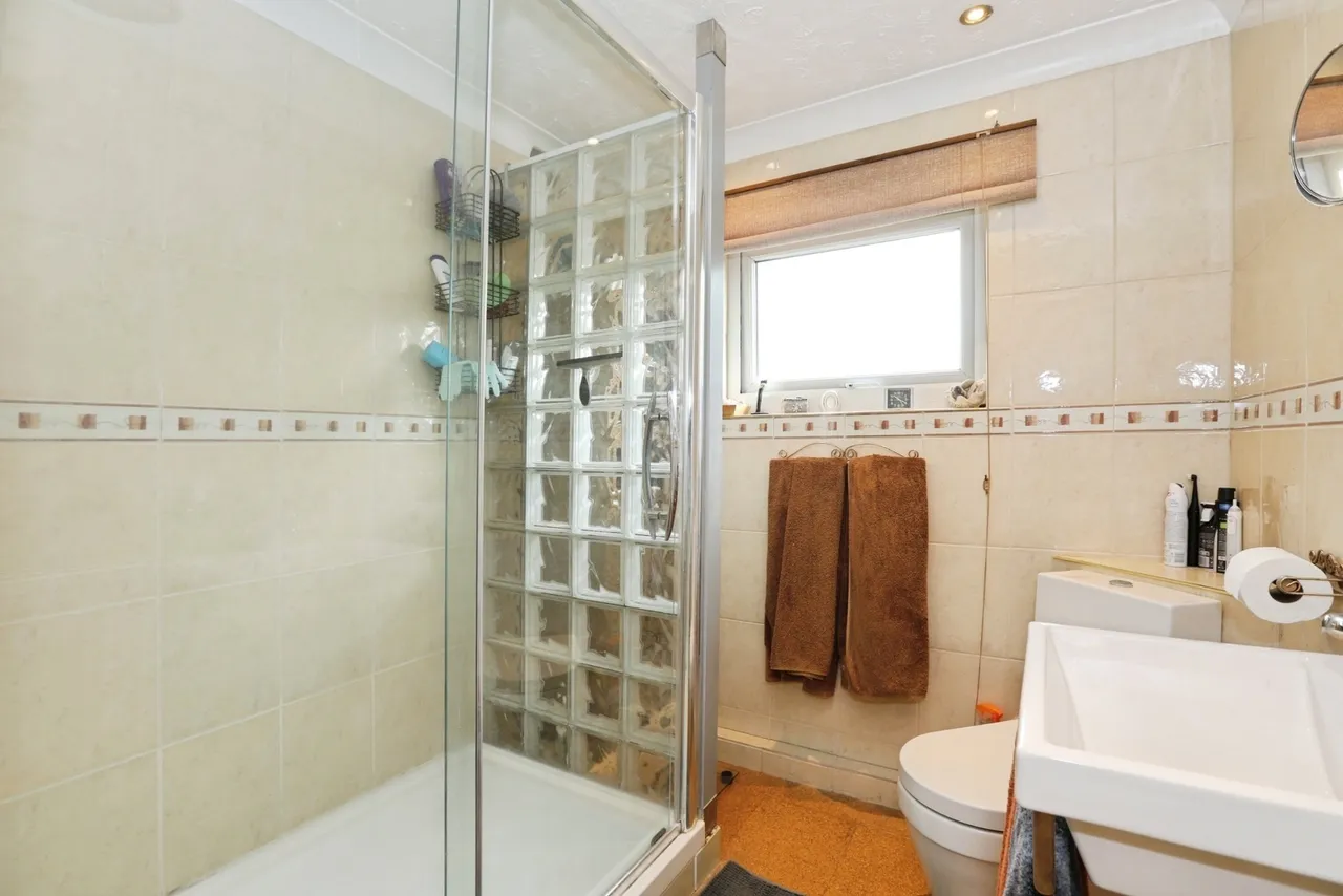 Lodge Close, Crawley, RH11, photo 11
