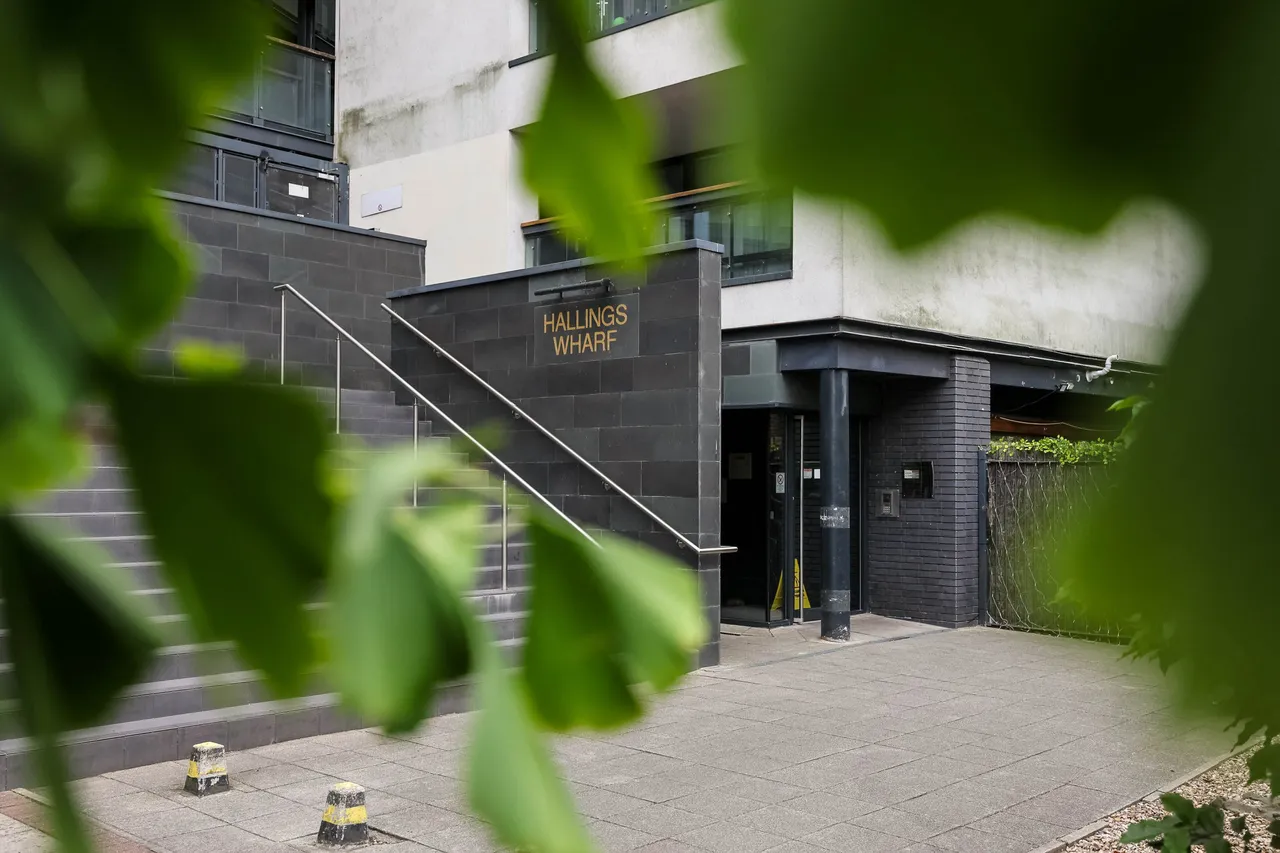 54 Hallings Wharf Studios, 1 Channelsea Road, London, photo 4