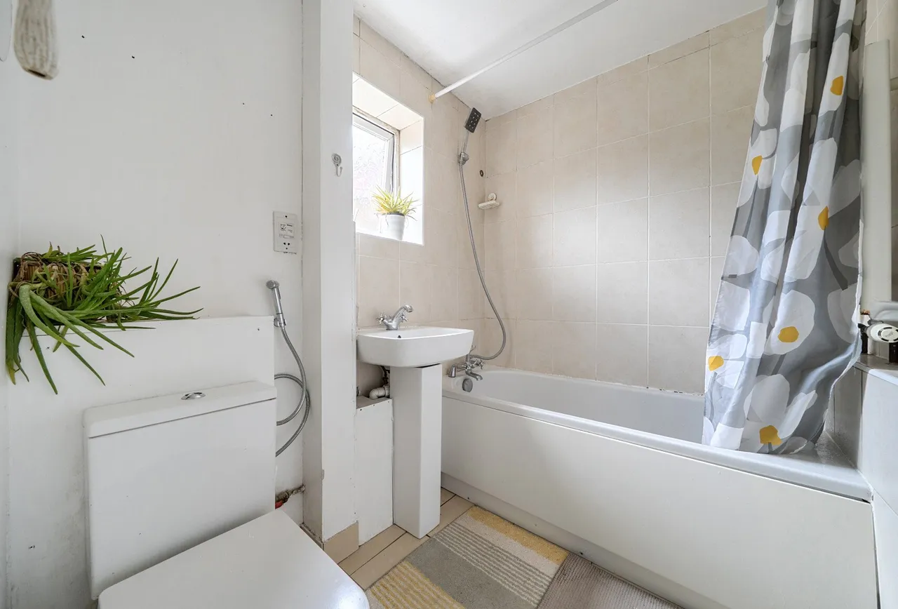 Kayte Close, Gloucestershire, Bishops Cleeve, GL52 8AX, photo 7