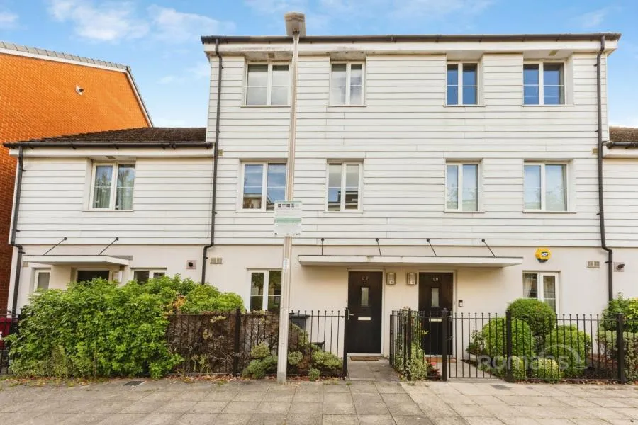 4 bed house to rent, Havergate Way, Reading, RG2