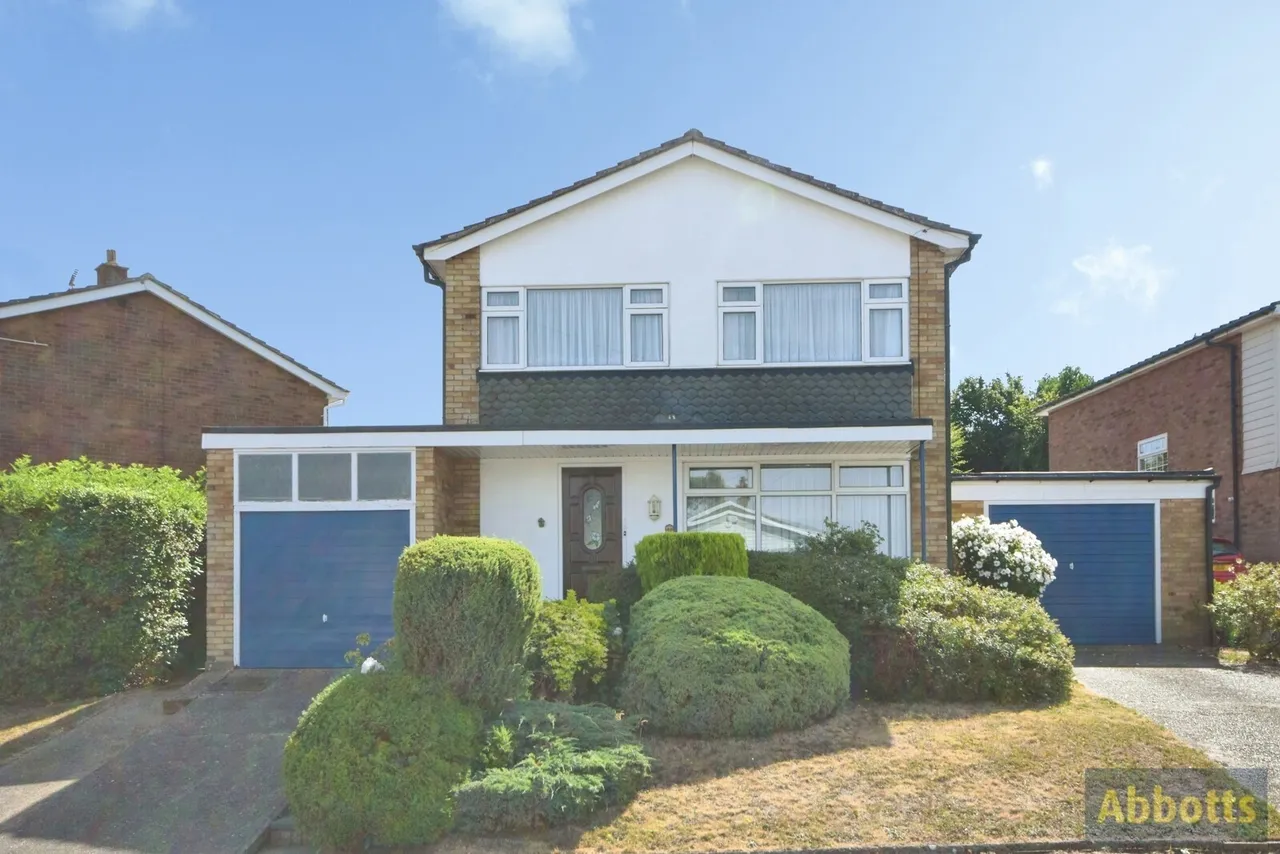 4 bed house for sale — Burrows Way, Rayleigh, Essex, SS6