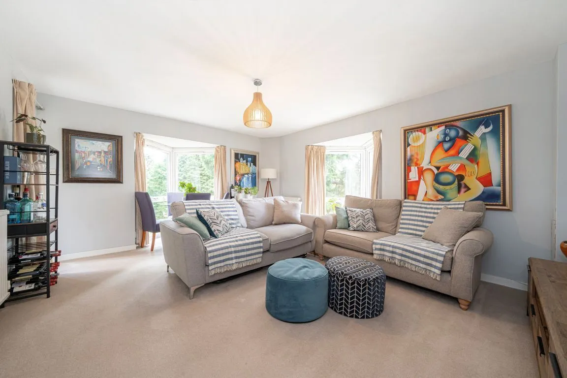 Twickenham Road, TW11, photo 2