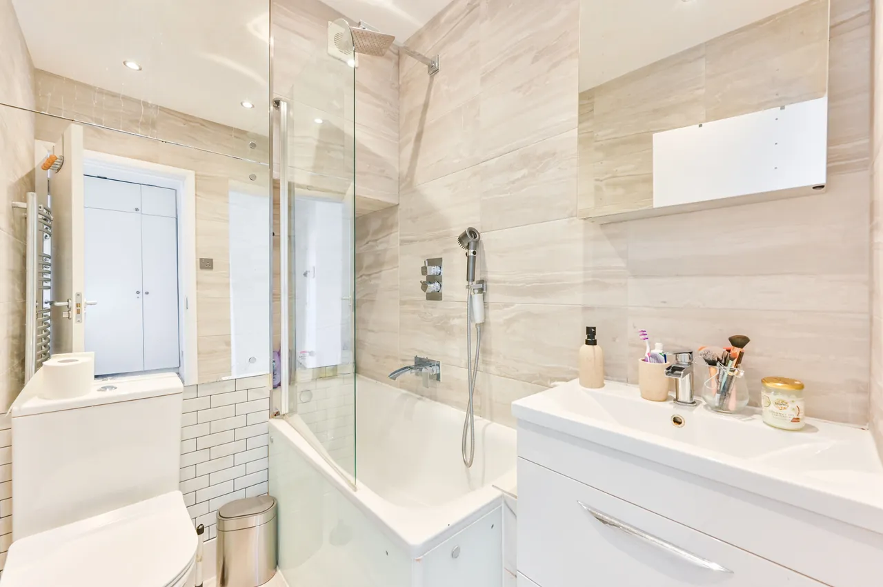 Flat 2, 6 Fernhead Road, London, photo 5