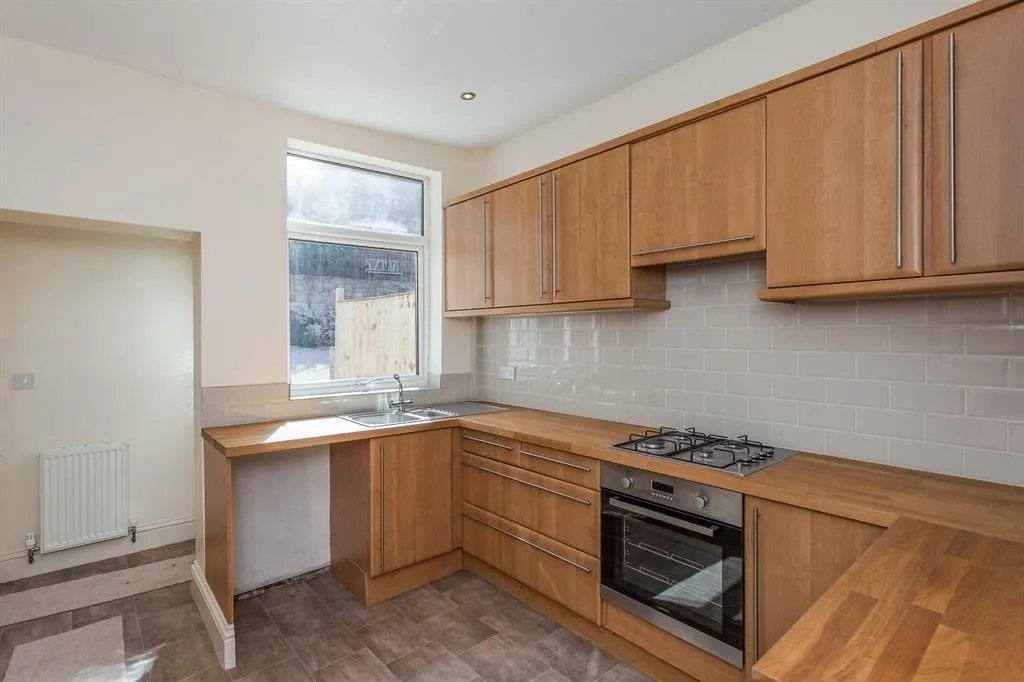 Bracken Hill, Pontefract, WF7, photo 3