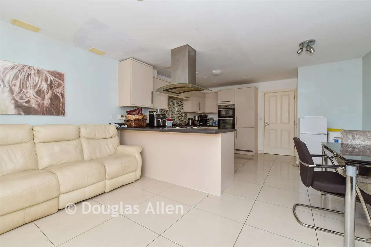 Markhams Close, Basildon, SS15, photo 7