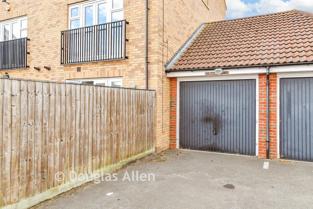 Markhams Close, Basildon, SS15, photo 5