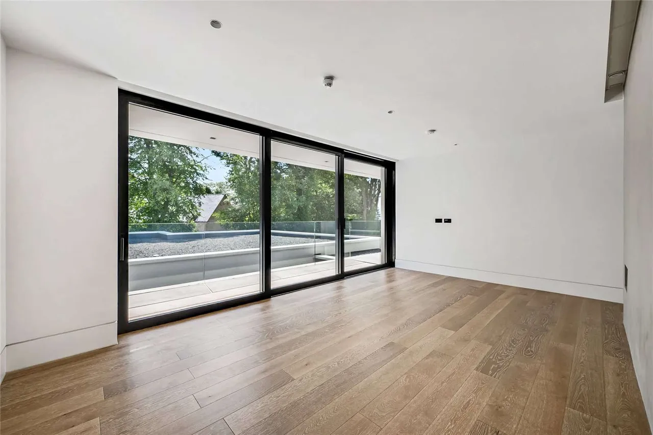 North Road, Hale, Cheshire, WA15 0NS, photo 11