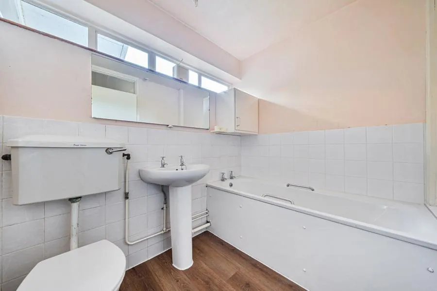 White Rose Lane, Woking, GU22, photo 14