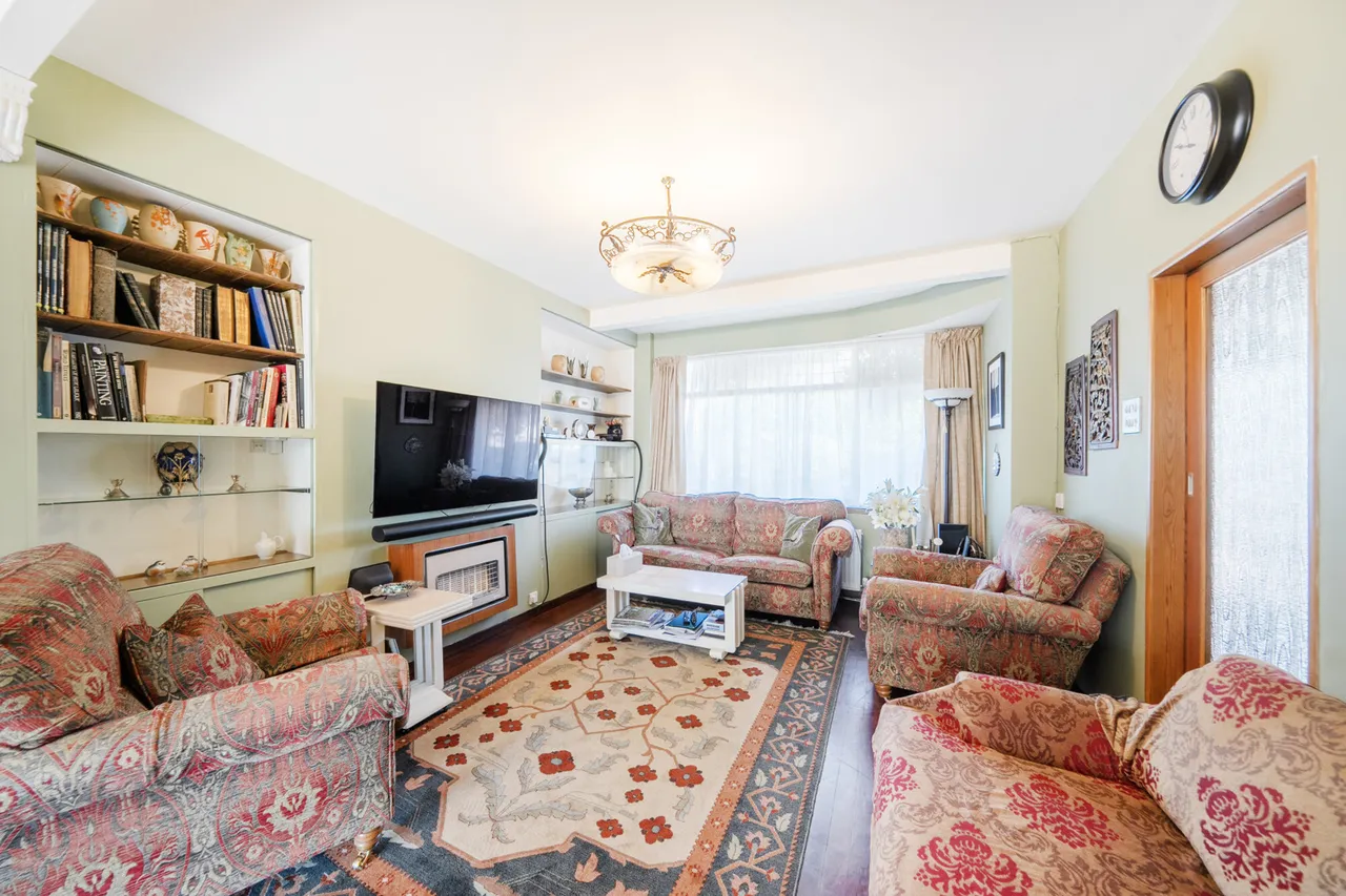 Curzon Avenue, Stanmore, HA7, photo 2