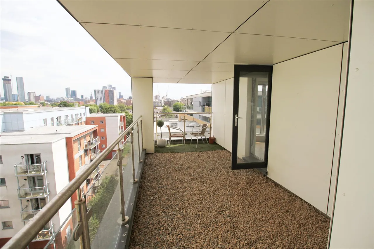 Elmira Way, Salford, photo 7