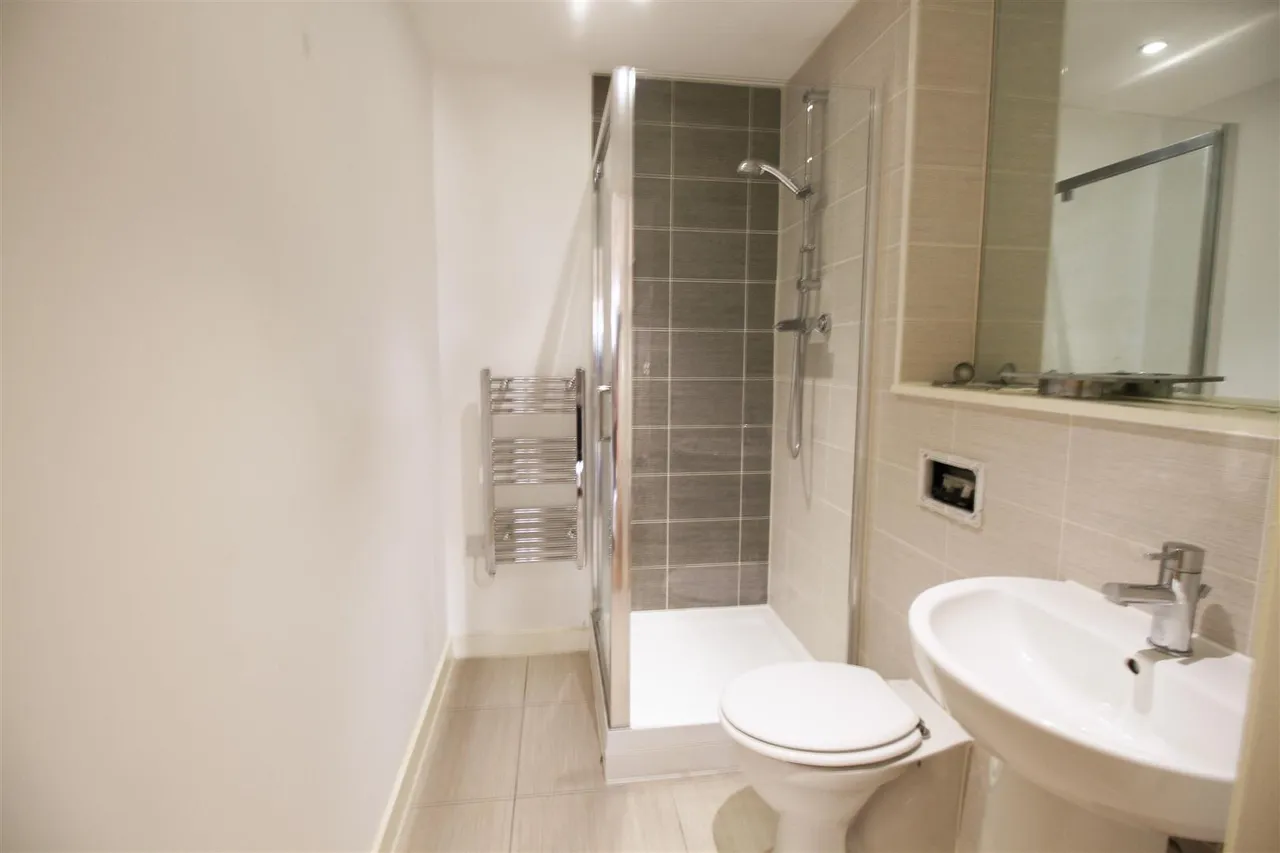 Elmira Way, Salford, photo 5