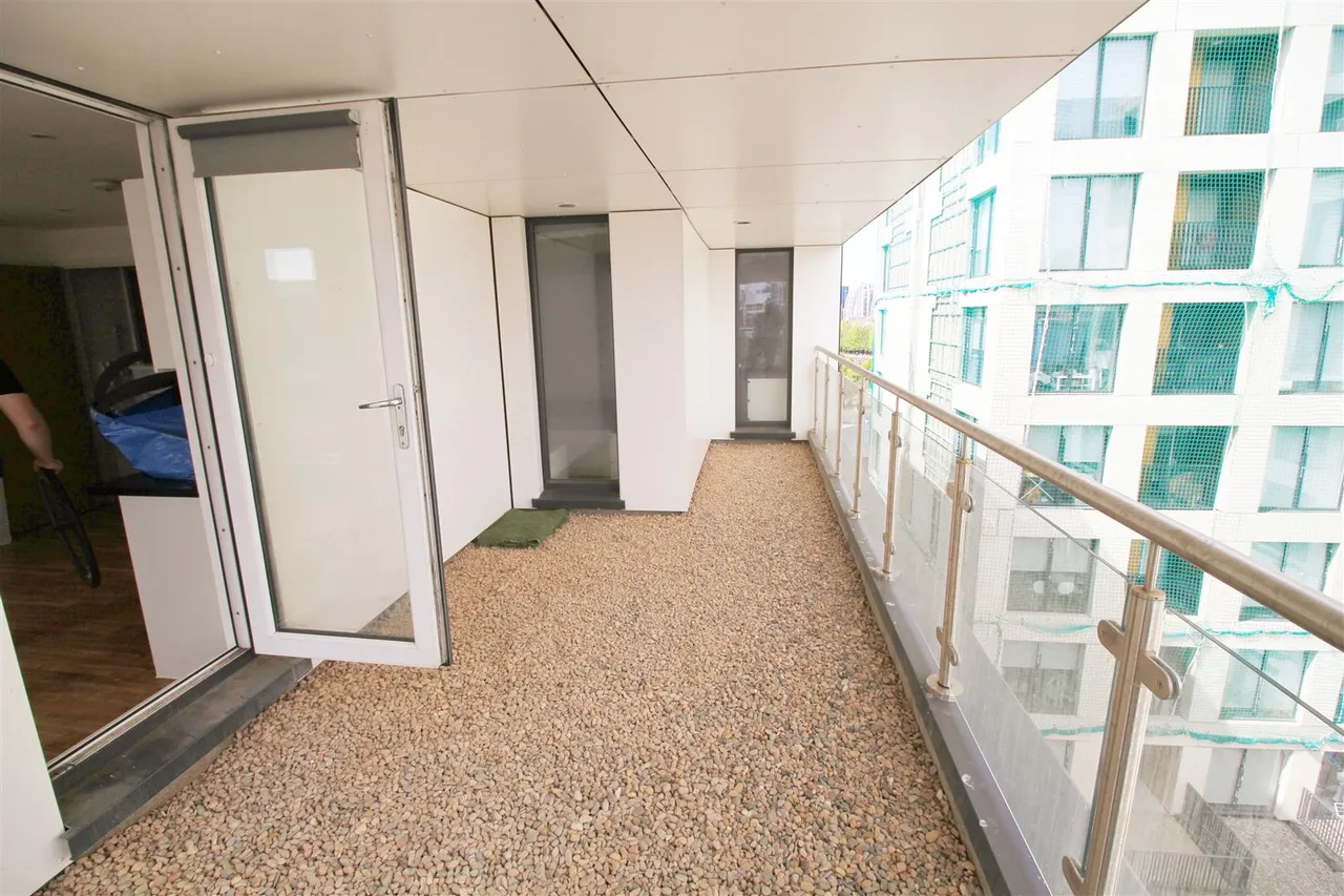 Elmira Way, Salford, photo 8