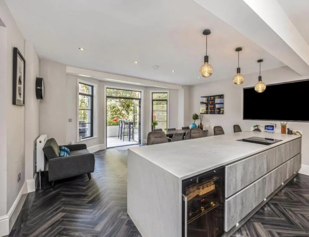 2 bed house to rent, Spear Mews, London, SW5