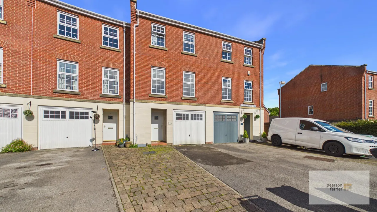 3 bed house for sale — Kenyon Crescent, Bury, BL9 6WH