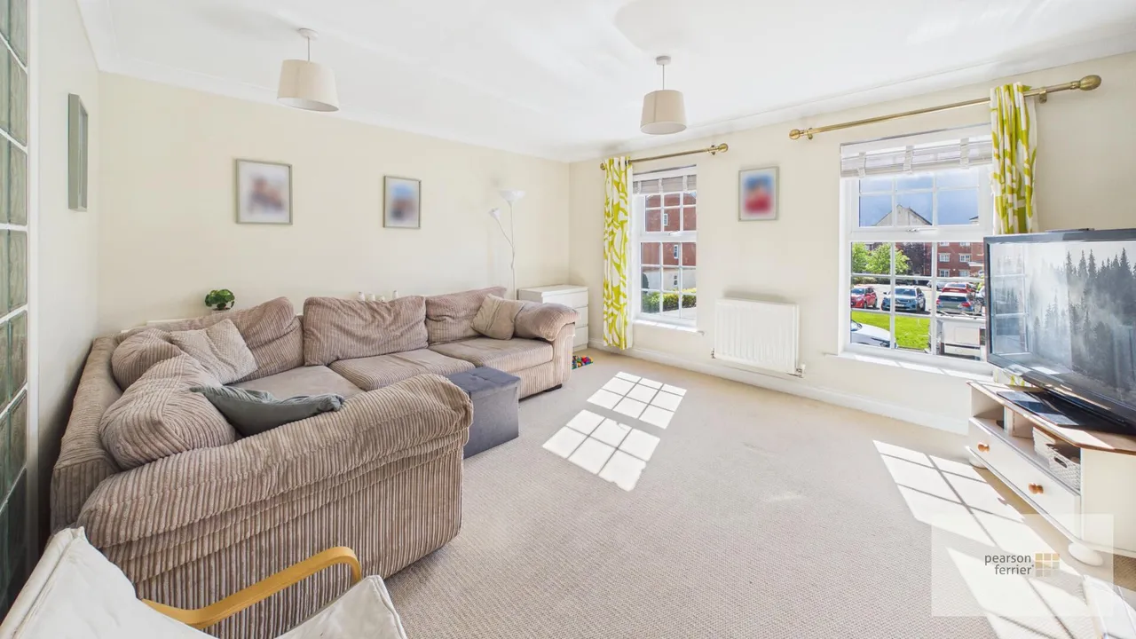 Kenyon Crescent, Bury, BL9 6WH, photo 2