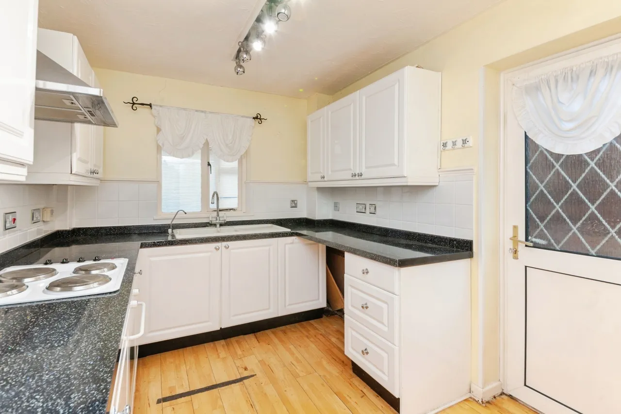 Sandwich Road, CLACTON-ON-SEA, Essex, CO15, photo 4