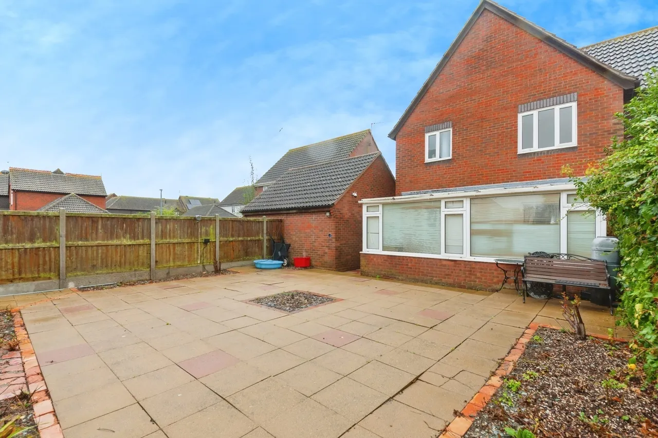 Sandwich Road, CLACTON-ON-SEA, Essex, CO15, photo 9