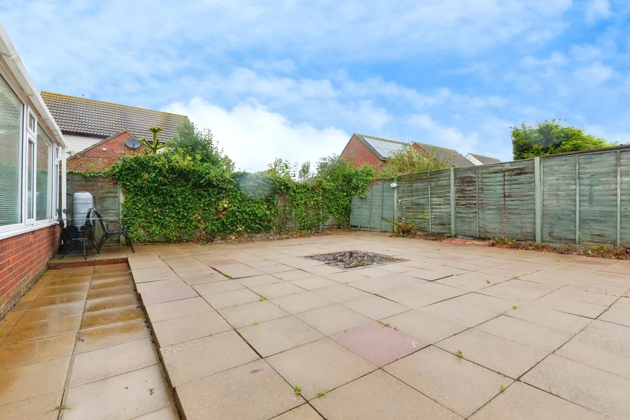 Sandwich Road, CLACTON-ON-SEA, Essex, CO15, photo 10