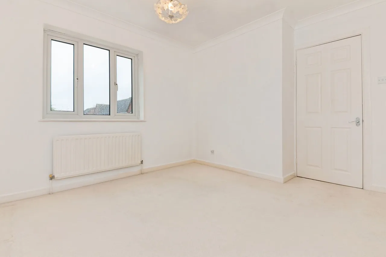 Sandwich Road, CLACTON-ON-SEA, Essex, CO15, photo 11