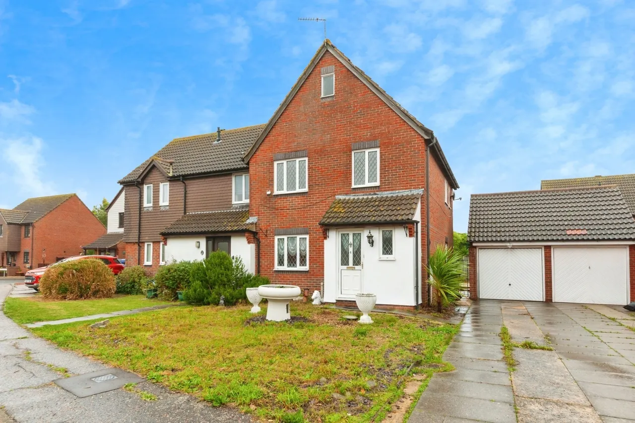 Sandwich Road, CLACTON-ON-SEA, Essex, CO15, photo 16