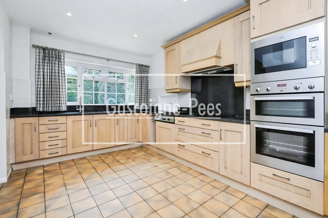 West Byfleet, KT14, photo 3