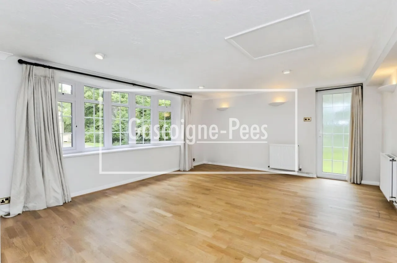 West Byfleet, KT14, photo 2