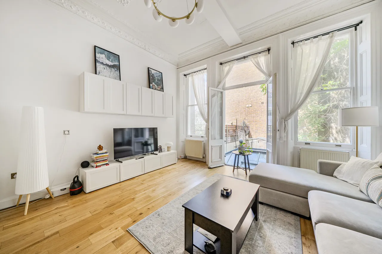 1 bed flat for sale — Flat 3, 13 Trebovir Road, London