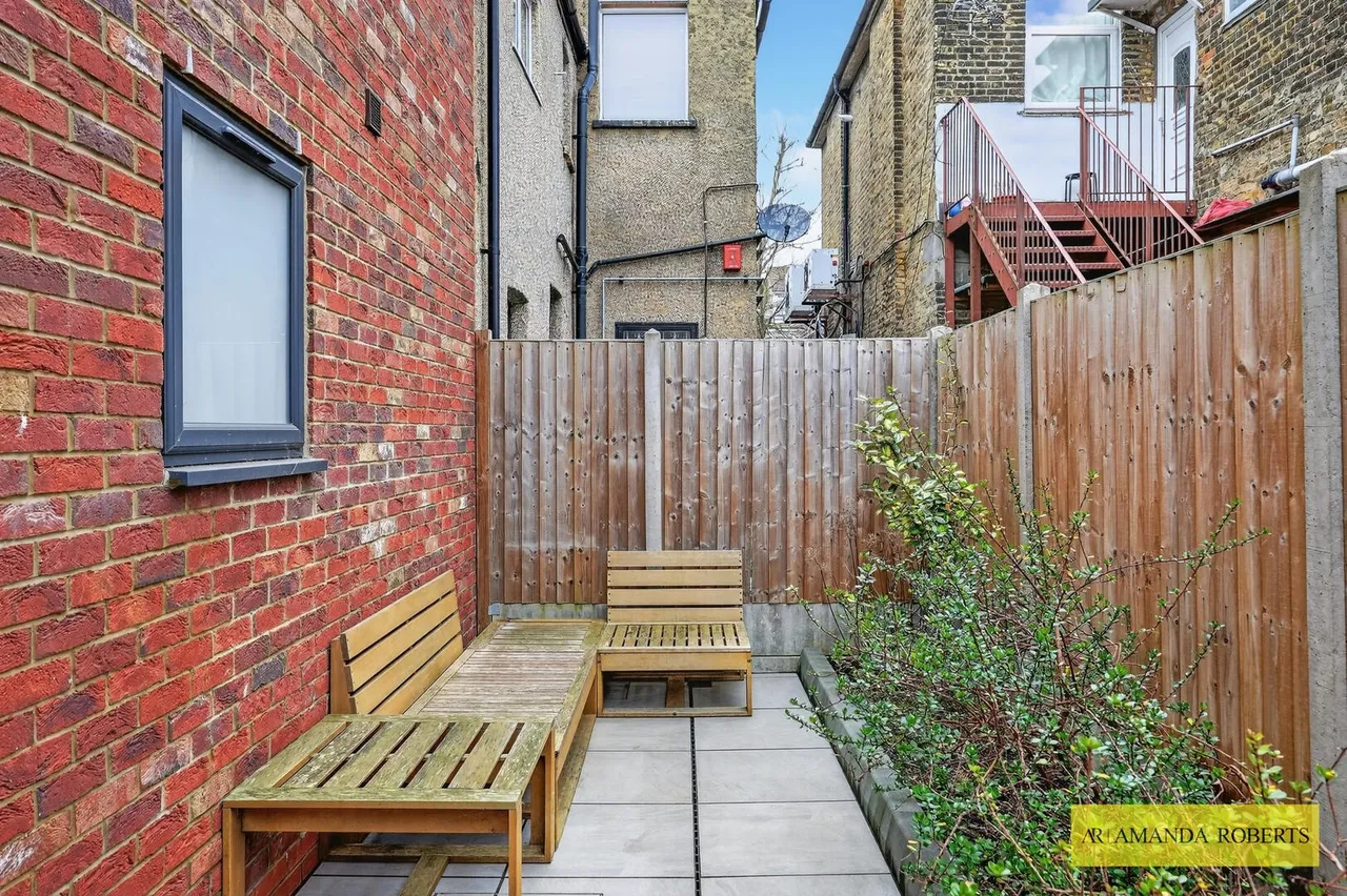 Cart Lane, London, photo 23