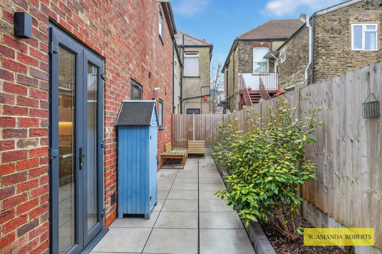 Cart Lane, London, photo 22