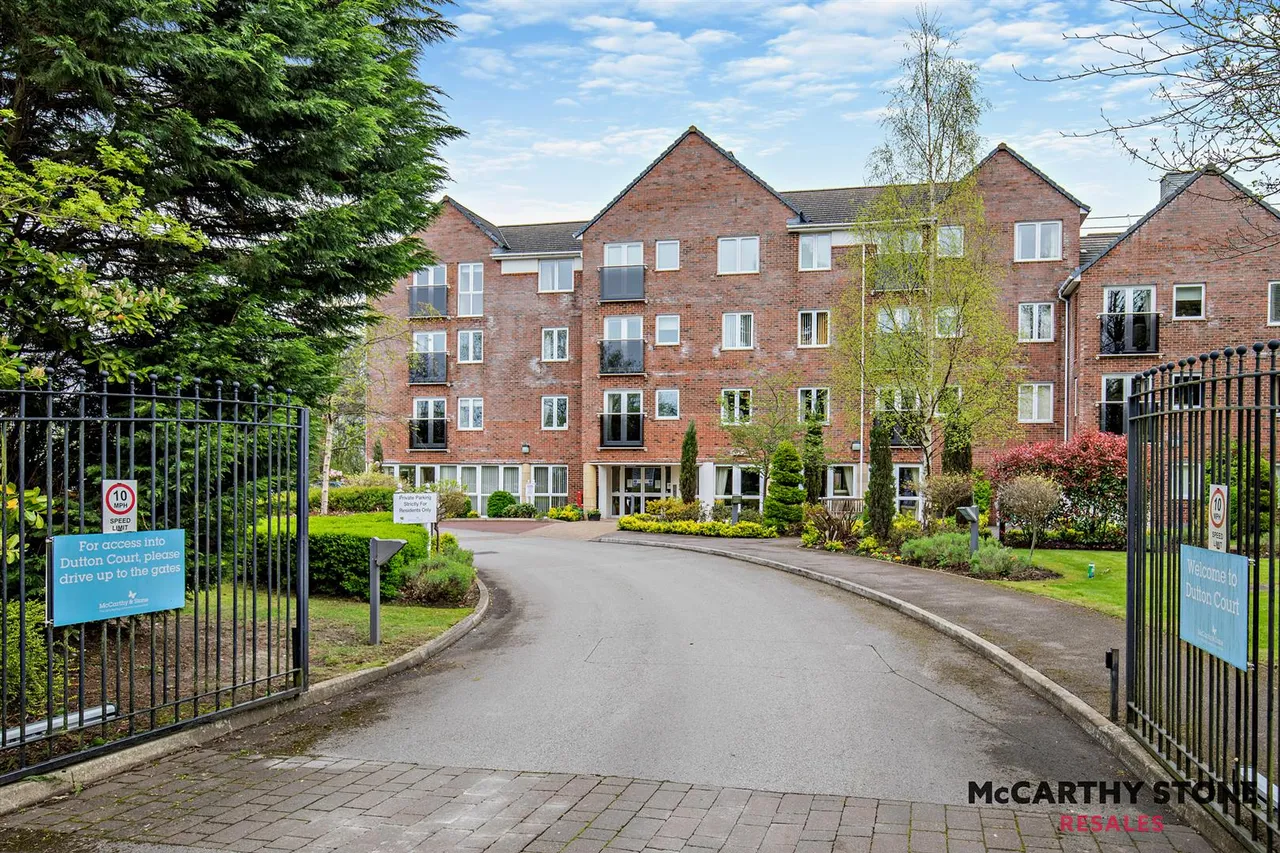 Station Approach, Cheadle Hulme, SK8, photo 16