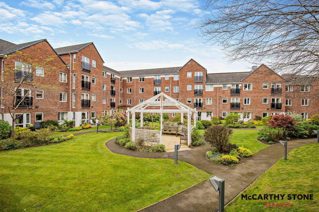 Station Approach, Cheadle Hulme, SK8, photo 15