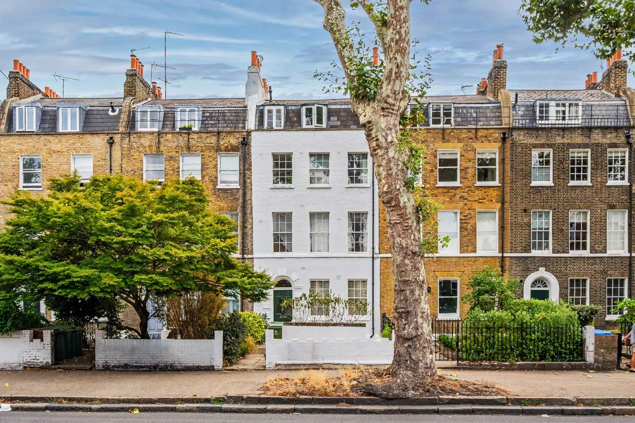 2 bed flat for sale — 147a Kennington Park Road, London