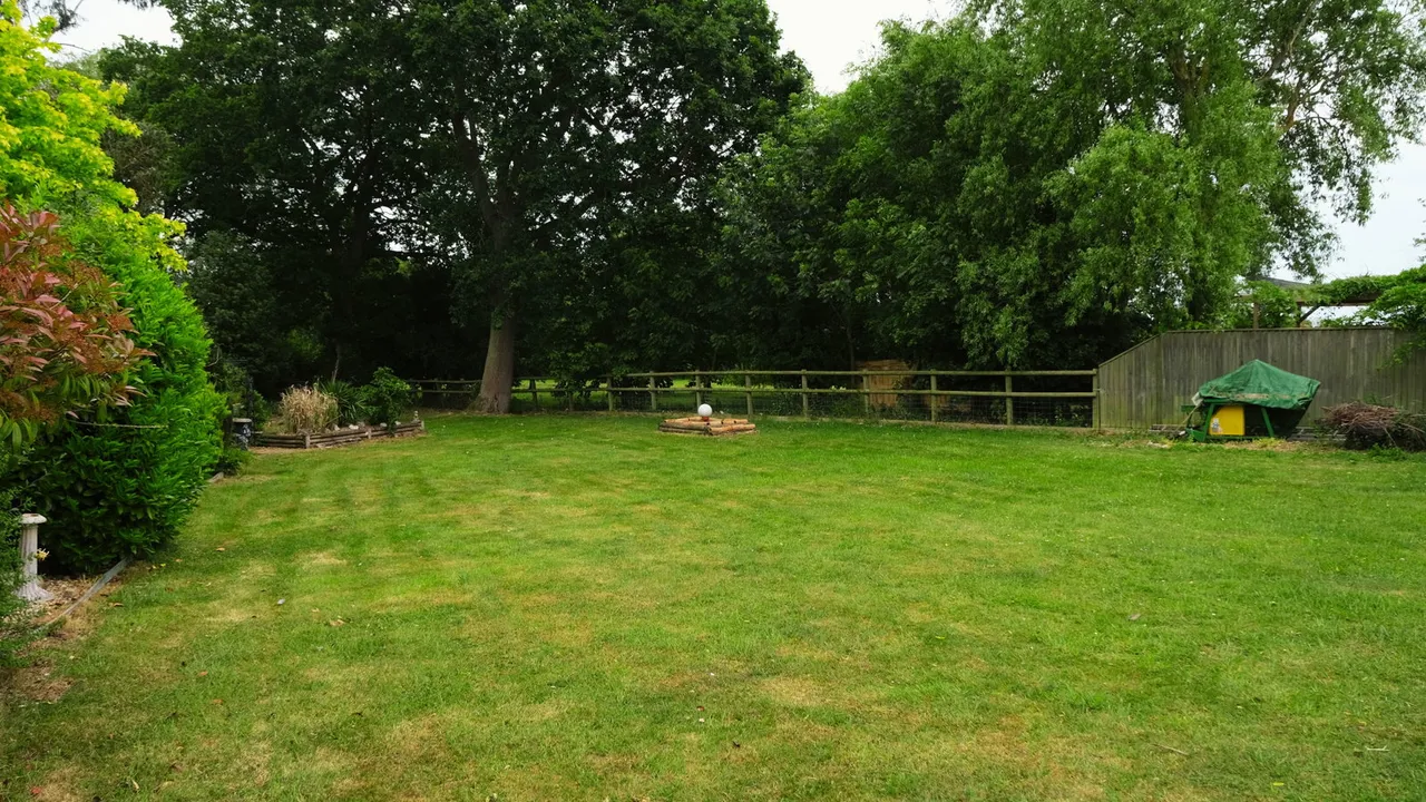 Market Lane, Burston, IP22, photo 16