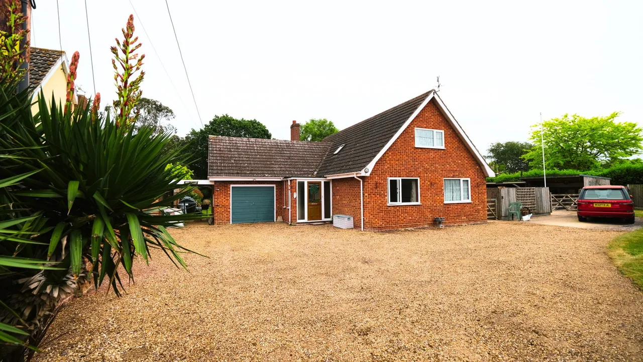 4 bed house for sale, Market Lane, Burston, IP22
