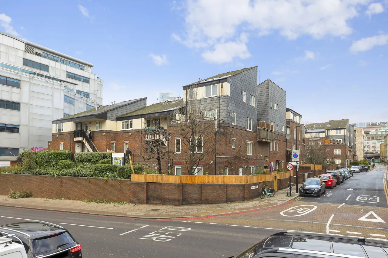 London, E1W, photo 5