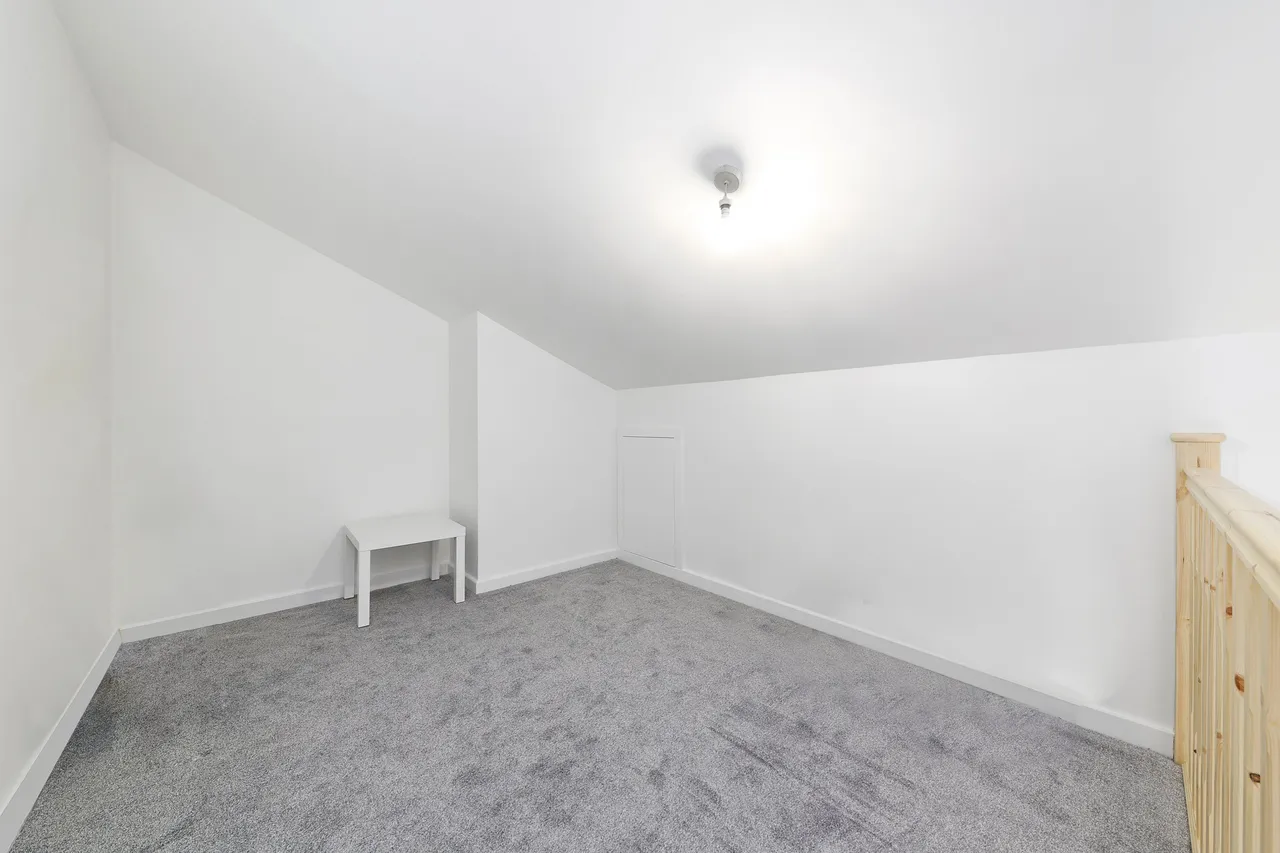 London, E1W, photo 8
