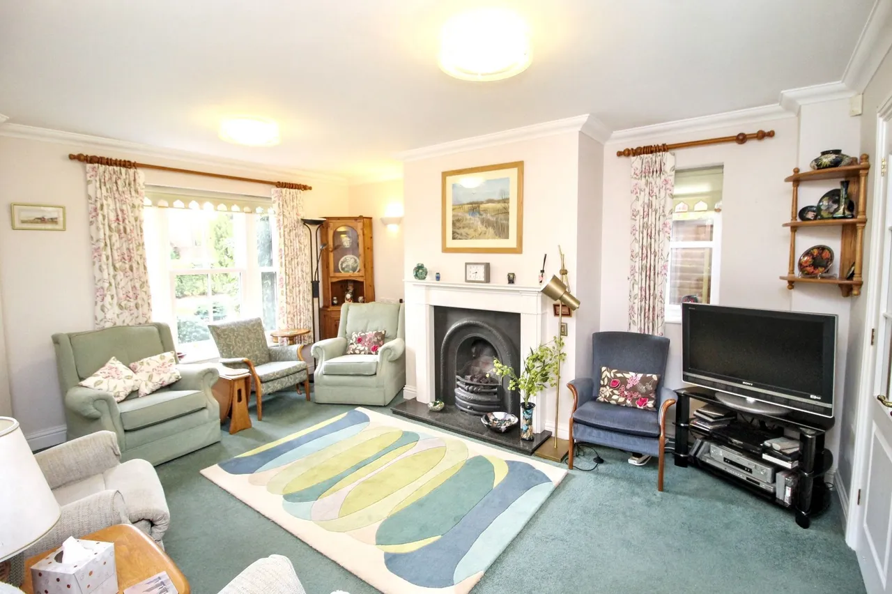 Spacious Four Bedroom Semi-Detached H, photo 4