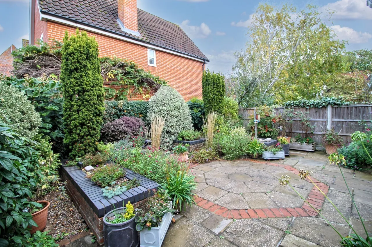 Spacious Four Bedroom Semi-Detached H, photo 6