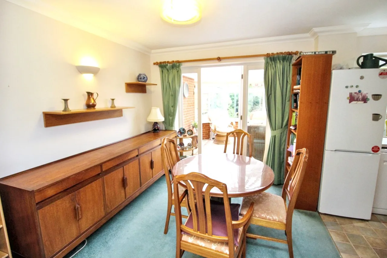 Spacious Four Bedroom Semi-Detached H, photo 7