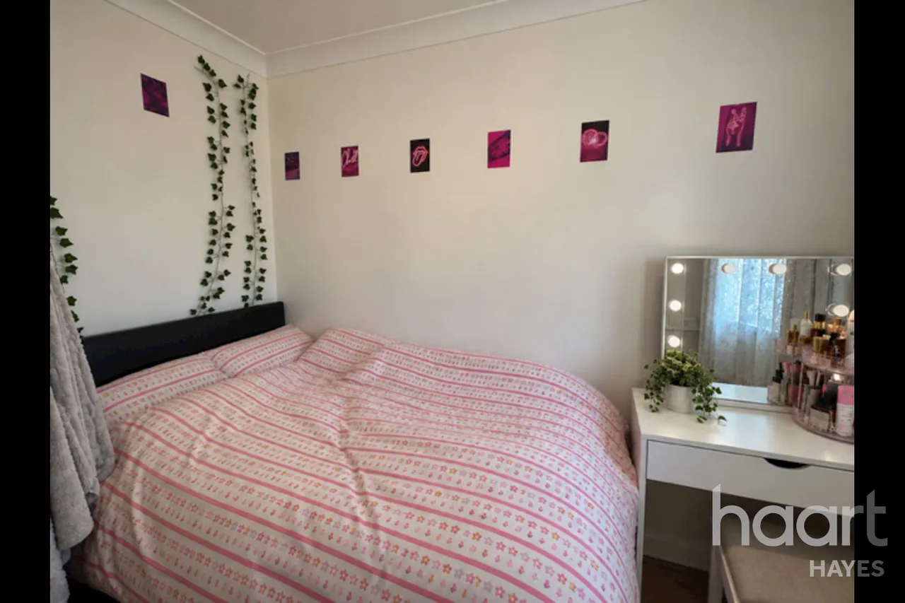 Savoy Avenue, Hayes, UB3, photo 9