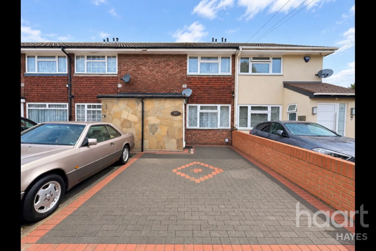 3 bed house for sale, Savoy Avenue, Hayes, UB3