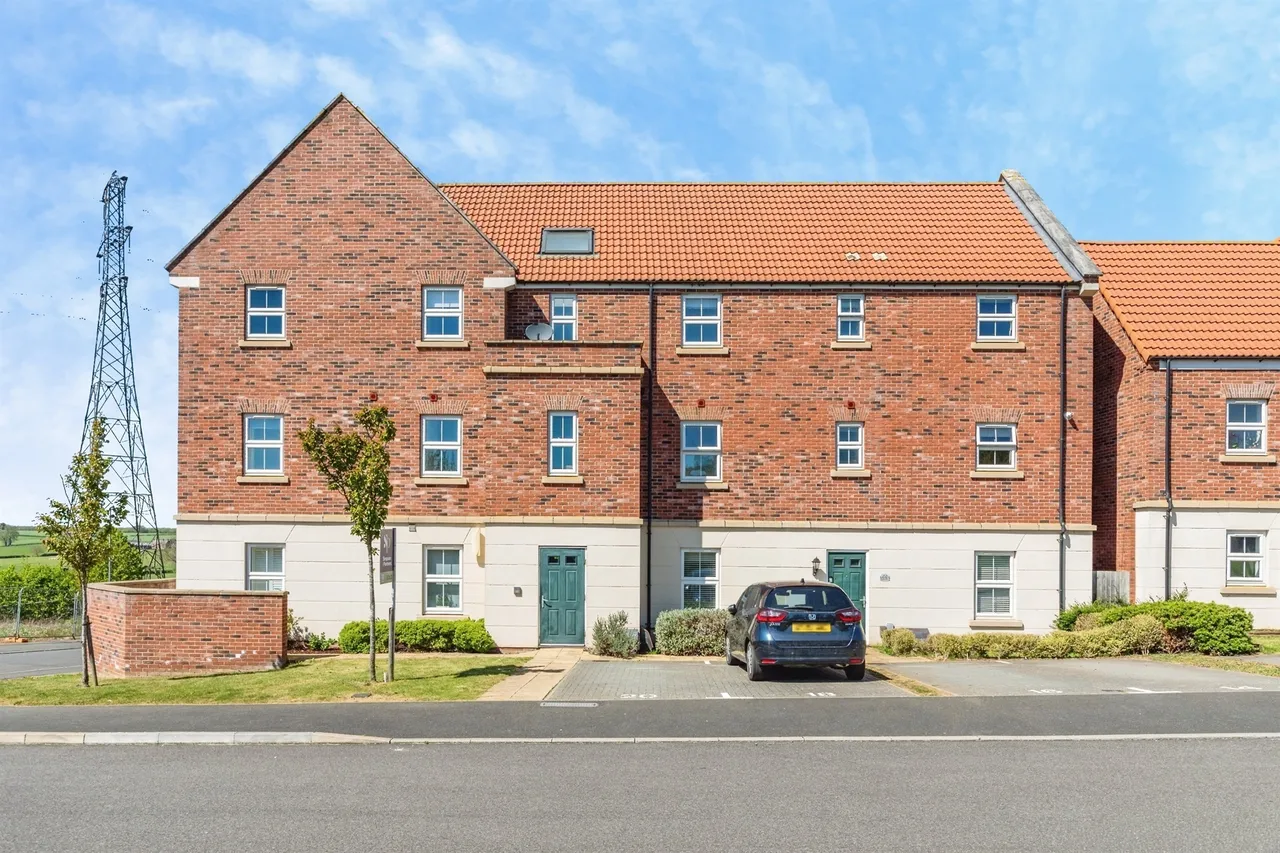 2 bed flat for sale — Nina Carroll Way, Kettering