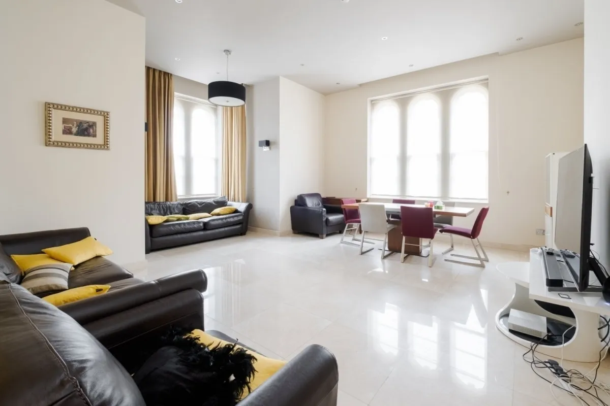 Royal Manor Drive London N11, photo 2