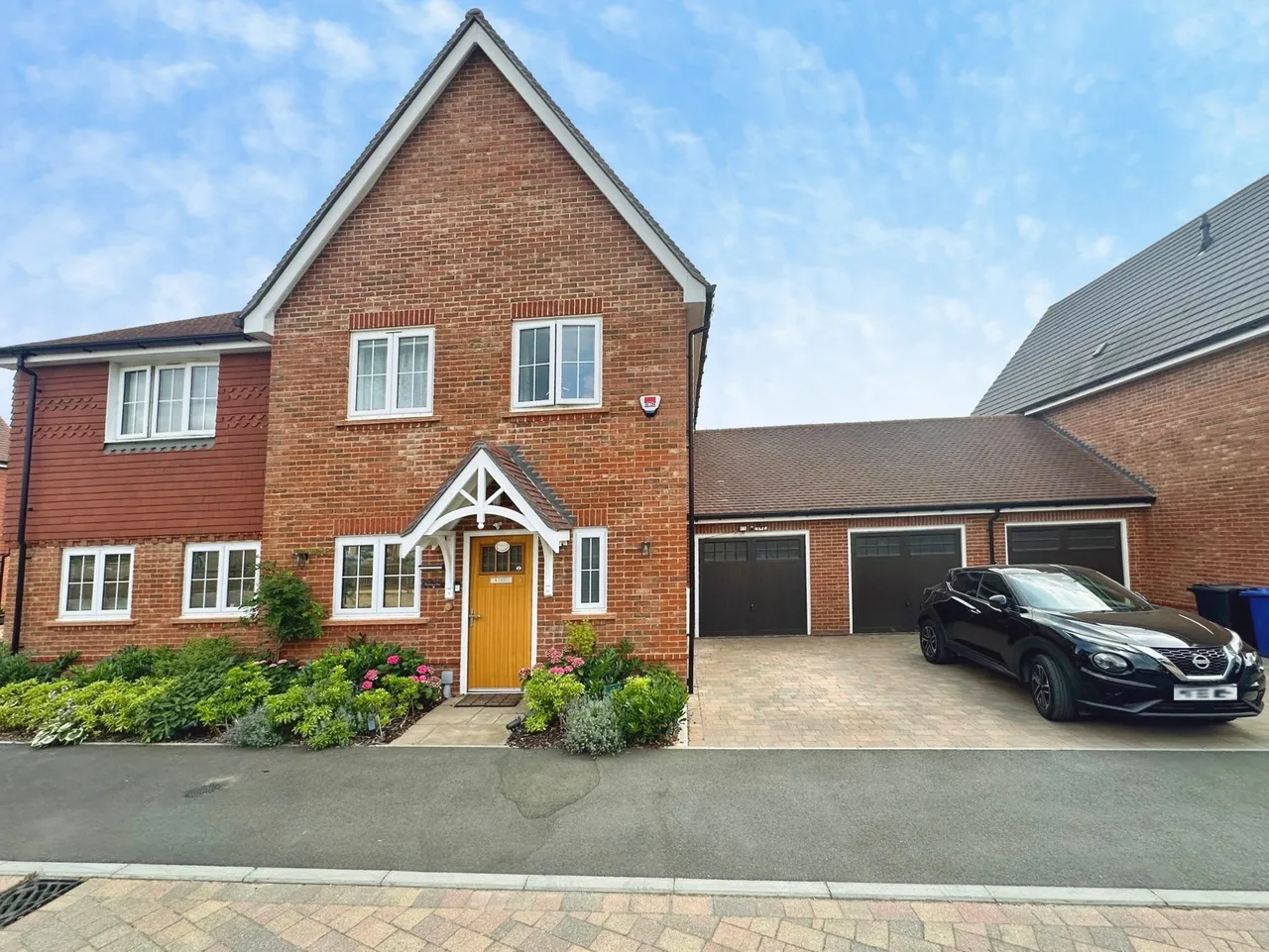 3 bed house for sale — Nightingale View, Crookham Village, Fleet, Hampshire, GU51 5FB