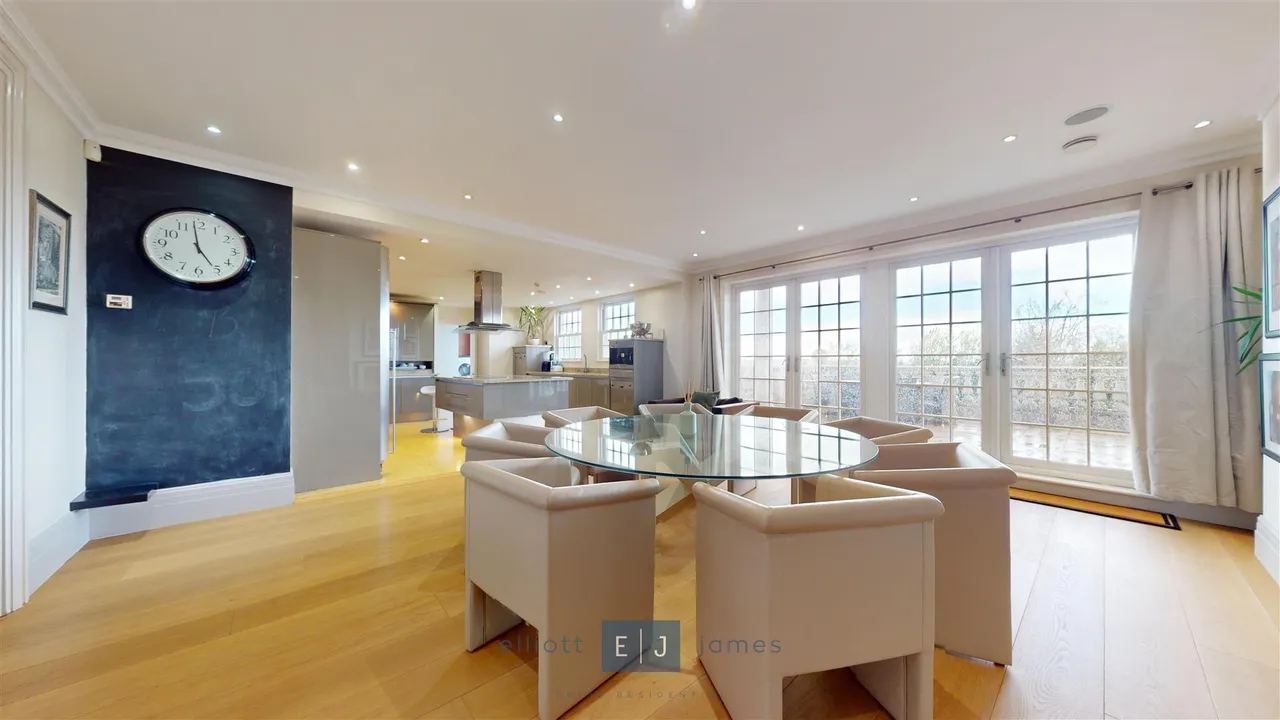 Mott Street, Loughton, photo 10